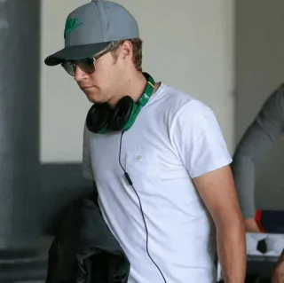 ✨ 61fc2efd hombre, gafas de sol, auriculares, sombrero, camiseta, casual whatsapp sticker