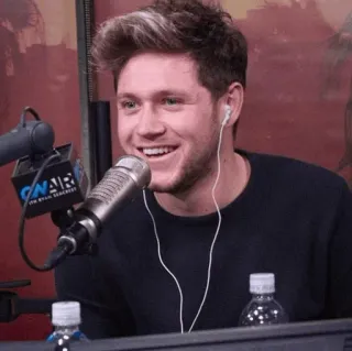 ✨ d990e932 Niall Horan ON AIR
Ryan Seacrest cantante, músico, radio, estudio, retrato, Niall Horan whatsapp sticker