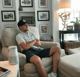 🍕 cc9af526 homme, assis, chaise, maison, intérieur, mobilier telegram sticker