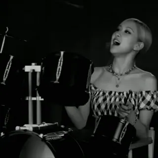 👒 5c11cd99 ผู้หญิง, มือกลอง, ดนตรี, กลอง, นักดนตรี, นักร้อง whatsapp sticker