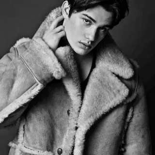 ⚔ 3093d887 Модель, Пальто, Мода, Портрет, Овчина whatsapp sticker
