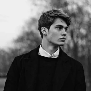 💵 a4770a5f мужчина, мужской, портрет, модель, молодой, пальто, чёрно-белый whatsapp sticker