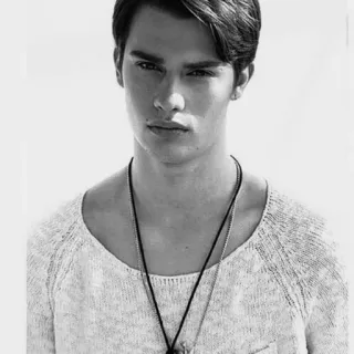 🗞 c0b0dc65 мужчина, портрет, мужской, модель, человек, ожерелье whatsapp sticker