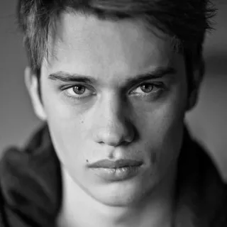 🖇 da1b7b38 портрет, молодой человек, лицо, мужчина, человек, черно-белый whatsapp sticker