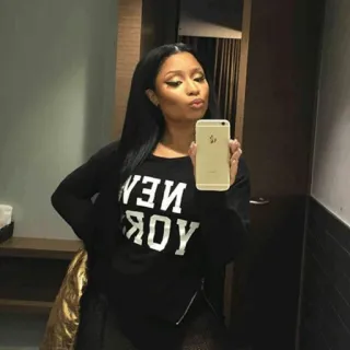 🌷 e3a4babb NEW YORK Nicki Minaj, selfie, woman, singer, New York whatsapp sticker
