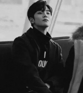 🗞 06d3bce9 I
Our hombre, abrigo, blanco y negro, moda telegram sticker