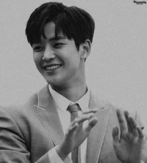 🗞 d6ea8db0 hombre, traje, sonrisa, retrato, blanco y negro telegram sticker