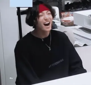 😂 69fbee99 AFTERIMAGE 人, 男性, セーター, 韓国, 赤いヘアバンド telegram sticker