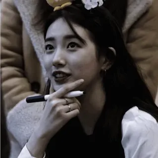 🌫 1f81a831 kobieta, portret, osoba, marker, ręka telegram sticker