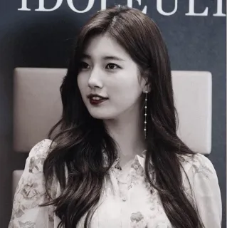 🌫 889ab46a IDOL OULI portret, kobieta, aktorka, idol, piosenkarka telegram sticker