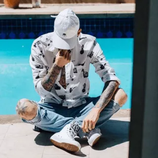 ➿ 72a8be0f 남자, 수영장, 앉아있는, 패션, 스타일 telegram sticker