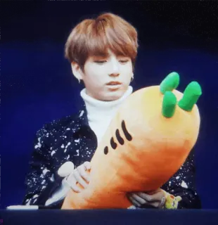 ⁉ 901fc1ae человек, держит, игрушка, оранжевый, плюшевый telegram sticker