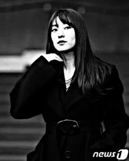 🌑 4fa12bcc news portrait, femme, noir et blanc, monochrome, actualités, médias telegram sticker