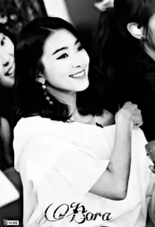 🐚 f55af951 Q'Bora chanteuse, coréenne, femme, portrait, célébrité telegram sticker