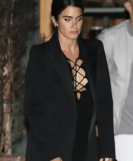 🥀 a91ea62b женщина, черный блейзер, мода, знаменитость, ночная жизнь whatsapp sticker