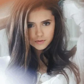 🥀 29a872de Frau, Porträt, Brünette, braune Augen, weißes Hemd, Schönheit, Person, Mädchen telegram sticker