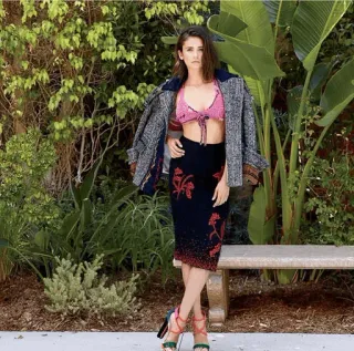 🥀 c4c925cc Frau, Model, Mode, Rock, Porträt, Outdoor telegram sticker