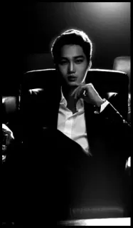 ▪ 292af5ca Mann, Porträt, Schwarzweiß, Anzug, Sitzend, Luxus, Elegant telegram sticker