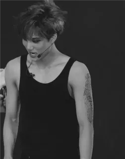 ▪ a45b6270 Mann, Tanktop, Tattoo, Schwarzweiß, Person, Mikrofon telegram sticker