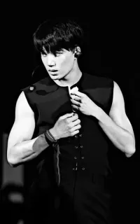 🕸 e22bb3b6 đàn ông, đen trắng, người, áo ba lỗ whatsapp sticker