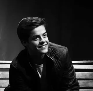 🃏 44a593fa sorridente, adolescente, ritratto, giovane, bianco e nero telegram sticker