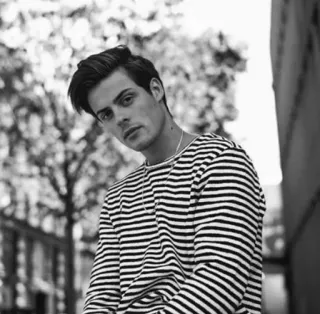 🃏 8f1c849b uomo, ritratto, moda, modello, camicia a righe, giovane, bianco e nero telegram sticker