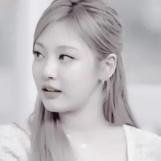 ☠️ 62872d78 donna, persona, ritratto, faccia, kpop, cantante whatsapp sticker