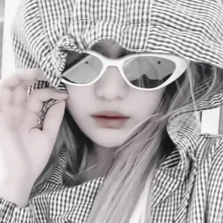 ☠️ a586c46d persona, occhiali da sole, moda, donna, felpa con cappuccio, stile whatsapp sticker