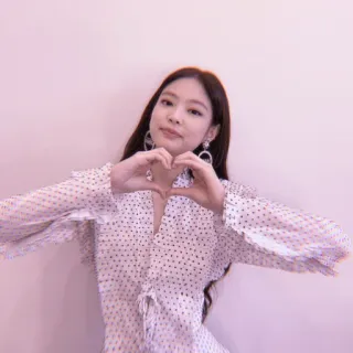 🍼 cf348321 Frau, Herz, Hände, Lächeln, Mode, Mädchen telegram sticker