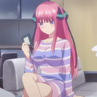 😒 0961afa2 Nino Nakano The Quintessential Quintuplets 动漫, 粉色头发, 女孩, 手机, 条纹连衣裙, 可爱 telegram sticker