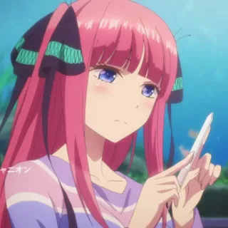 💅 37ef89f2 Nino Nakano The Quintessential Quintuplets 动漫, 粉色头发, 女孩, 严肃, 角色, 尼诺 telegram sticker