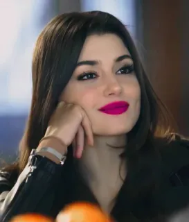 😊 7a59607b wanita, potret, makeup, kecantikan, orang, Hande Erçel telegram sticker