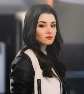 😑 b2c185a9 wanita, potret, orang, perempuan, rambut hitam, jaket telegram sticker