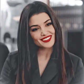 😁 f6557728 wanita, potret, senyum, lipstik merah, Hande Erçel, aktris, cantik, berambut cokelat telegram sticker