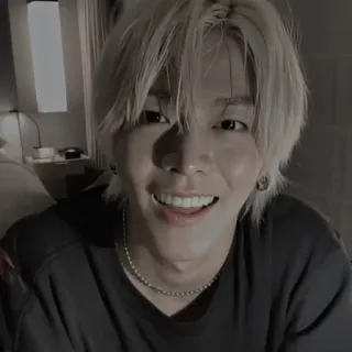 🌋 6208009c Porträt, Person, Mann, lächelnd, fröhlich, blonde Haare, Mann telegram sticker