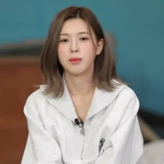 🦔 0ff86130 여자, 사람, 인물 사진, 여성, 얼굴 사진 telegram sticker