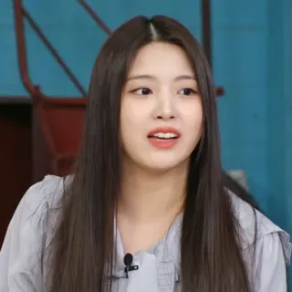 🦔 2779c190 인물, 소녀, 여자, 사람, 미소, 얼굴 telegram sticker