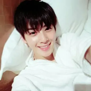 🐝 e0a5933a person, selfie, portrait, robe, smile, lying down whatsapp sticker