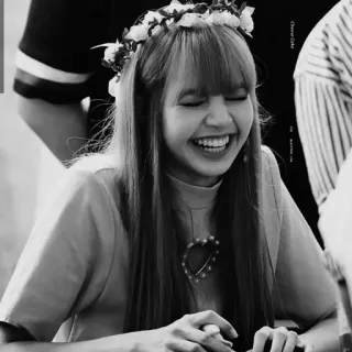 🏔 7ab29b91 Lisa Lisa, Blackpink, Idool, Zangeres, K-Pop, Vrouw, Bloemenkrans, Beroemdheid telegram sticker