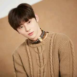 😕 1837d6f7 портрет, мужчина, свитер, мода, человек, кэжуал telegram sticker