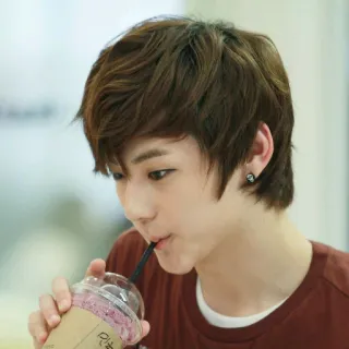 ☘ 1dd3ee80 человек, пьет, напиток, молодой, портрет, обычный telegram sticker