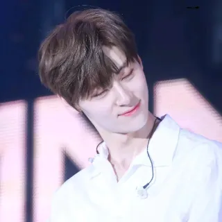 ☘ 8169c28c мужчина, кореец, певец, портрет, мужской, человек telegram sticker