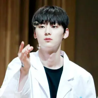 ☘ ab0f5251 мужчина, человек, лабораторный халат, ученый, пузыри, портрет telegram sticker