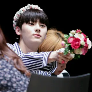 ☘ b1eeefbd человек, цветы, цветочный венок, мужчина, мужской, букет telegram sticker