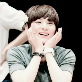 ☘ b26dc736 мужчина, азиат, портрет, улыбающийся, счастливый telegram sticker