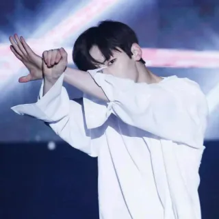 ☘ b490f7ae азиат, K-pop, мужчина, белая рубашка, жест рукой telegram sticker