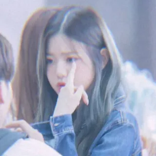 🌈 3acd340e 女の子, 指ジェスチャー, デニムジャケット, 韓国, 中指, 若者, 人 telegram sticker