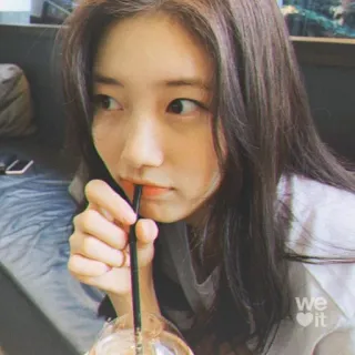 🌸 2f414dfb we♥it 인물 사진, 여자, 음료, 커피, 캐주얼, 실내 telegram sticker