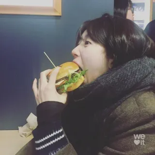 🌸 a578dcf1 we it 버거, 음식, 사람, 여자, 먹는, 샌드위치, 점심, 식사 telegram sticker