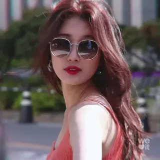 🌸 cc2b09b1 여자, 선글라스, 인물 사진, 아름다움, 패션, 스타일 telegram sticker